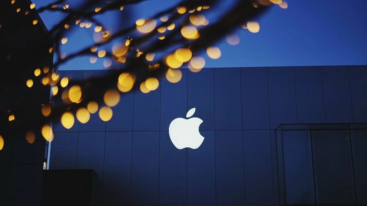एप्पल ने महत्वपूर्ण बदलावों की घोषणा की, एआई टीम के लिए नौकरी का खतरा