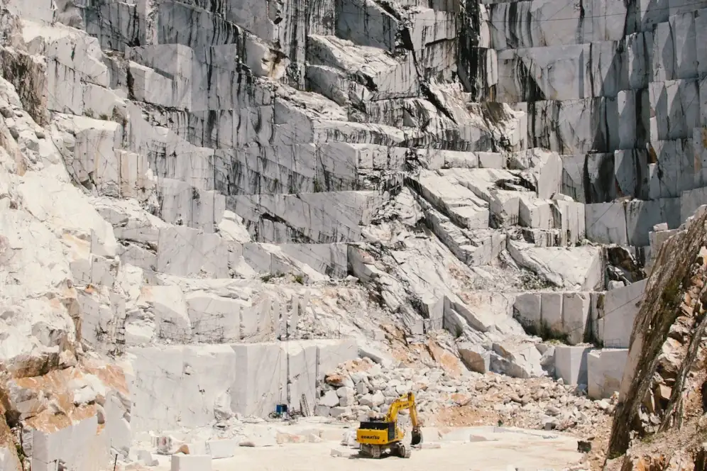 जानिए संगमरमर कहाँ पाया जाता है? 2 marble mine in italy